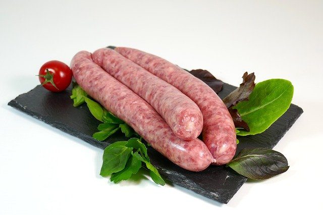 Frische Wurst aus eigener Herstellung